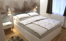 Piroska Bartok Teri Apartman 01